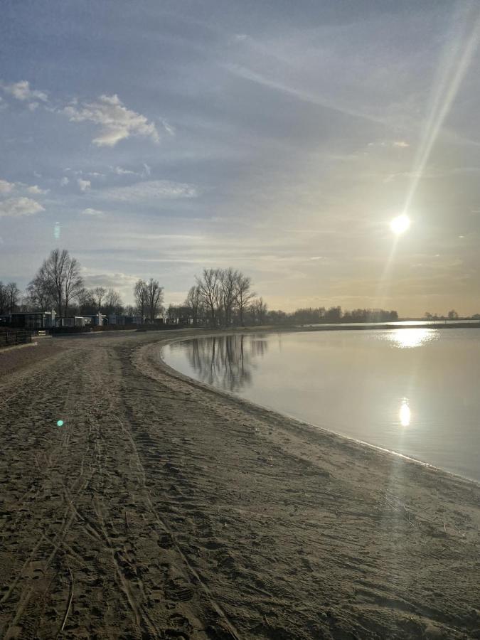 Luxe En Gezellig Chalet Aan Veluwemeer 4 Pers Hulshorst Luaran gambar